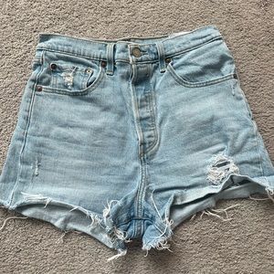 Levi’s Ribcage Shorts